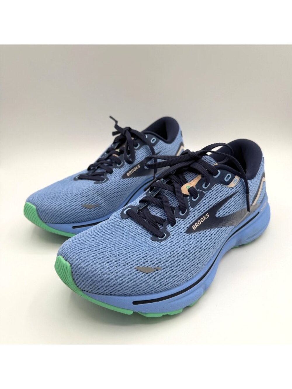 Brooks Women's Vista Blue Ghost 15 Running Shoes Size 9.5